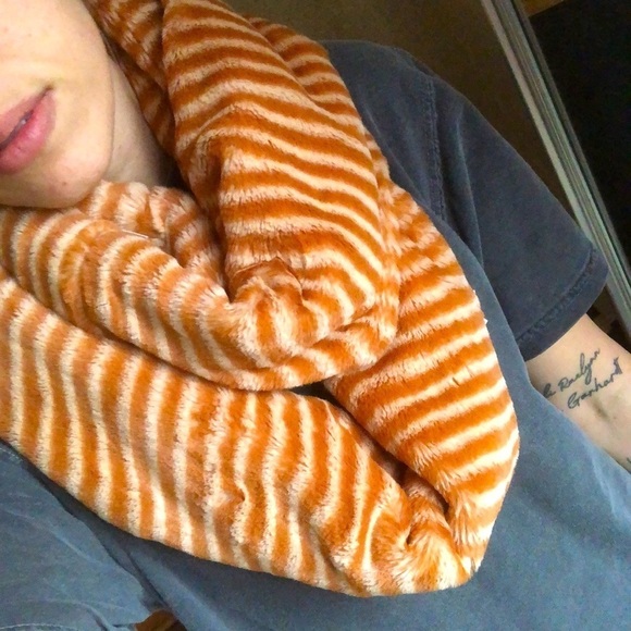 Anthropologie Soft Textured Infinity Scarf - Picture 7 of 7